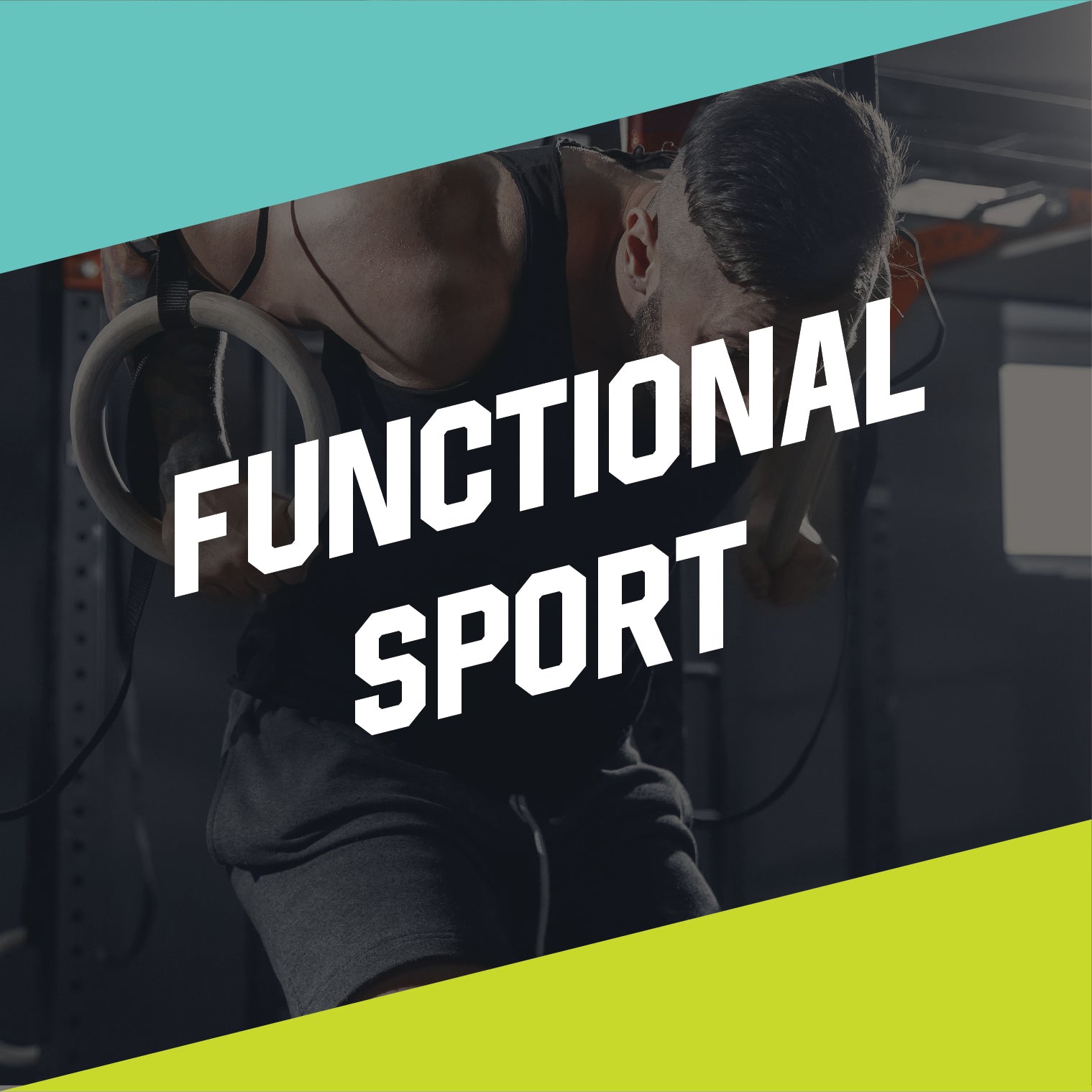 Pria sedang melakukan latihan dengan gymnastic rings di gym dengan teks “Functional Sport” di atas gambar.