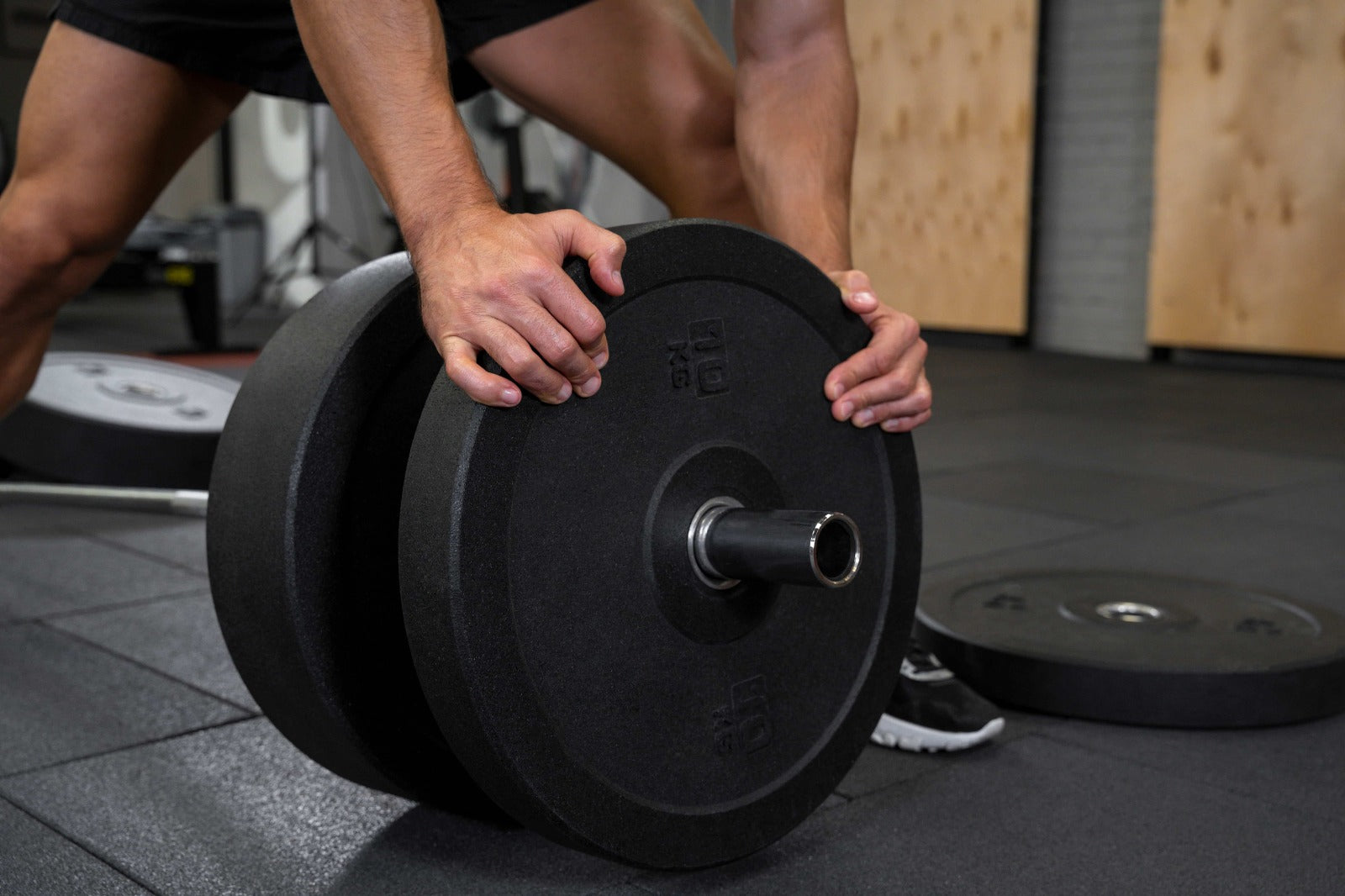 Mau Lengan Kuat? Ikuti Tips Latihan Bicep dengan Bumper Plates