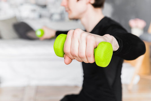 Mau Latihan Angkat Beban dengan Dumbbell? Perhatikan Hal-Hal Ini, Yuk!