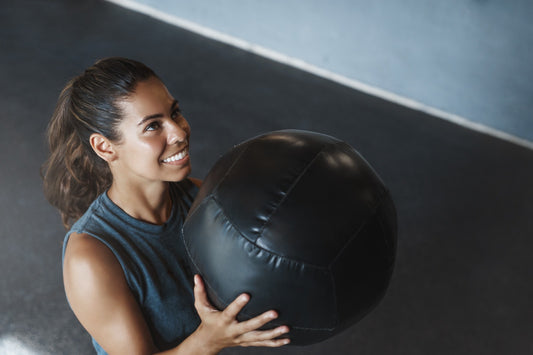 Apa Itu Medicine Ball? Ini Manfaat dan Cara Menggunakannya