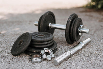 Apa Beda Adjustable Dumbbell dengan Dumbbell Biasa?