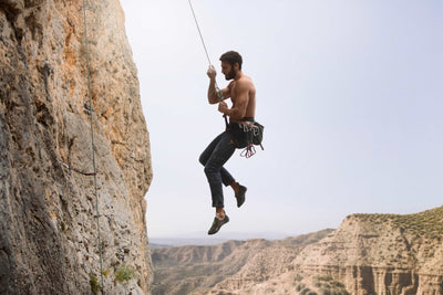 5 Teknik Rock Climbing dan Semua Peralatan yang Diperlukan