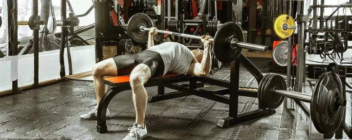 5 Alat Bench Press di Gym Untuk Latihan Dada Lebih Efektif