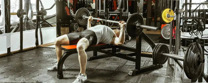 5 Alat Bench Press di Gym Untuk Latihan Dada Lebih Efektif