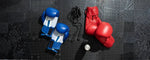 Koleksi alat latihan tinju berupa boxing gloves dan skipping rope siap digunakan untuk melatih kekuatan, koordinasi, dan kebugaran secara praktis di rumah