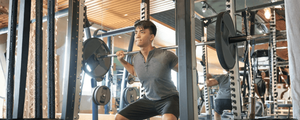 Angkat Beban Gym vs Rumah, Mana yang Lebih Efektif?
