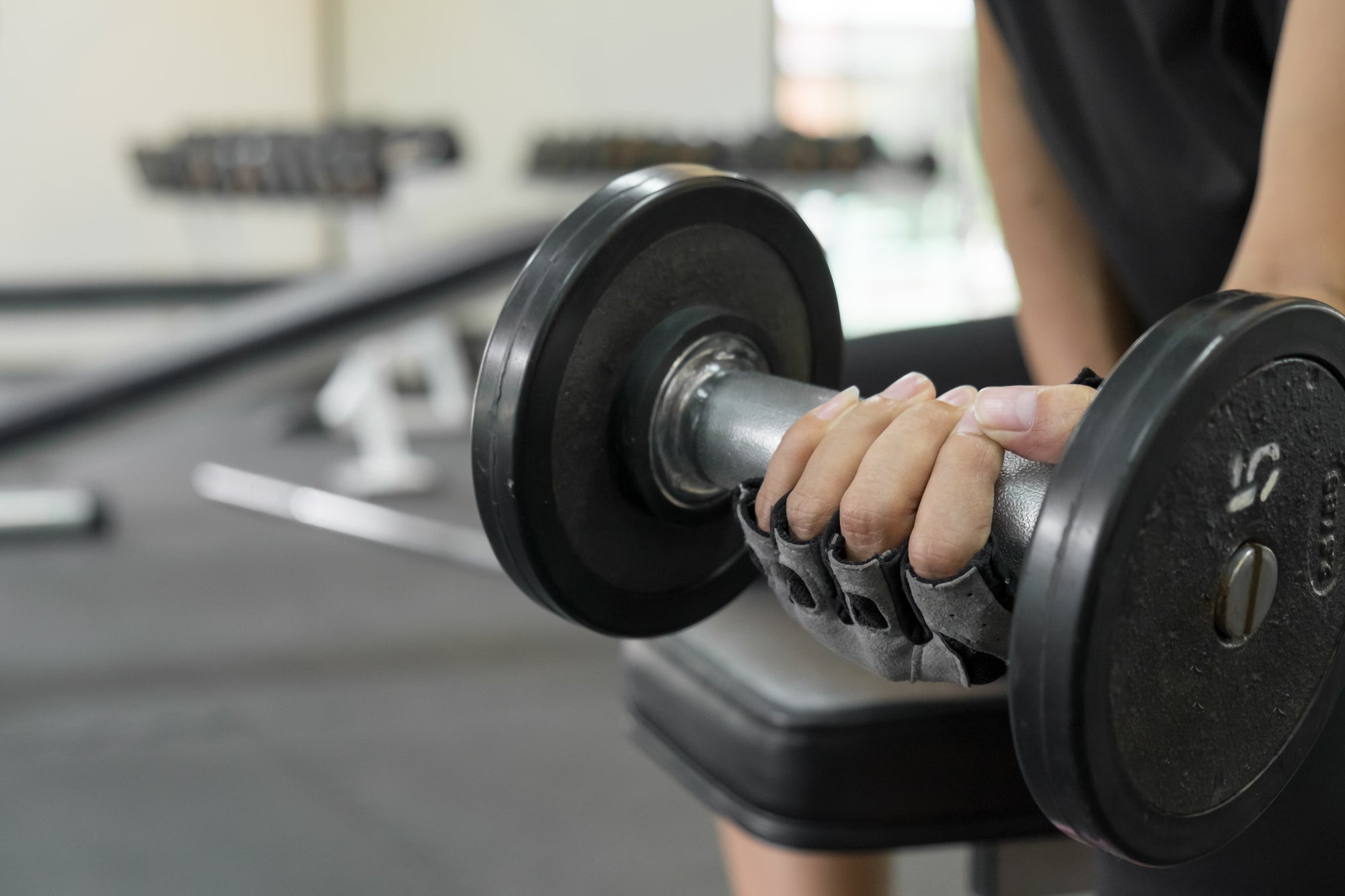 6 Latihan dengan Dumbbell untuk Otot yang Lebih Kuat