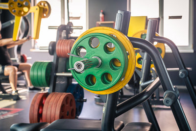 Apa Beda Bumper Plates dan Iron Plates, Mana yang Cocok untuk Home Gym?