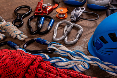 Mau Panjat Indoor atau Outdoor? Ini Rekomendasi Alat Climbing yang Harus Kamu Punya!