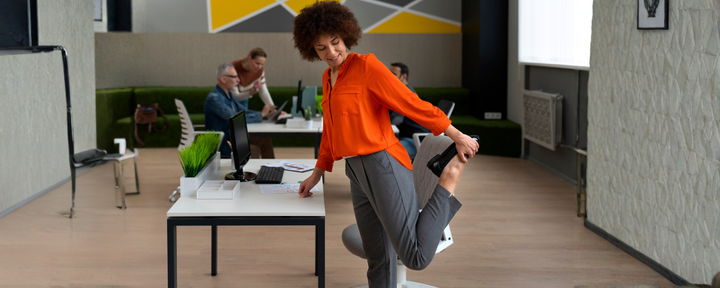 7 Desk Exercises to Relieve Aches and Boredom