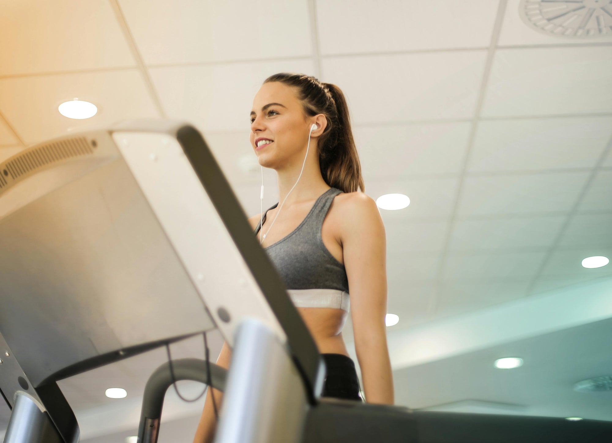 5 Manfaat Latihan Treadmill untuk Wanita