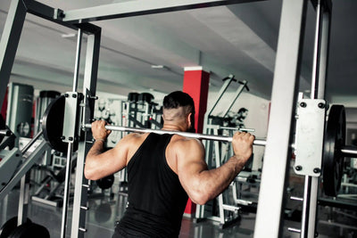 Cara Melakukan Smith Machine Shoulder Press dengan Benar