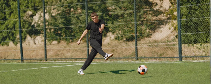7 Teknik Menendang Bola yang Wajib Dikuasai Pesepakbola