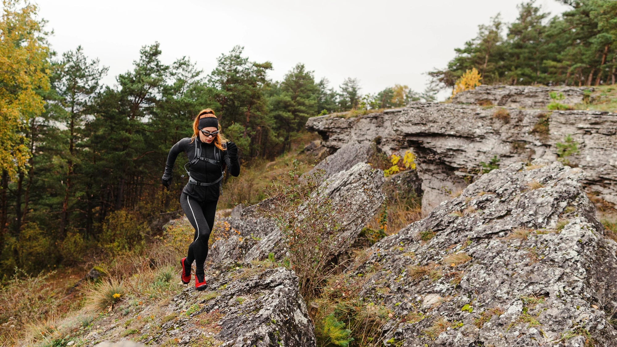 Trail run adalah olahraga lari menantang di alam terbuka dengan jalur berbatu dan menanjak