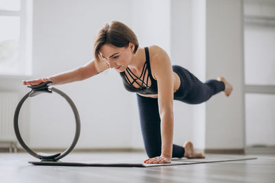 Jangan Bingung Lagi, Ini Berbagai Gerakan Latihan dengan Pilates Ring