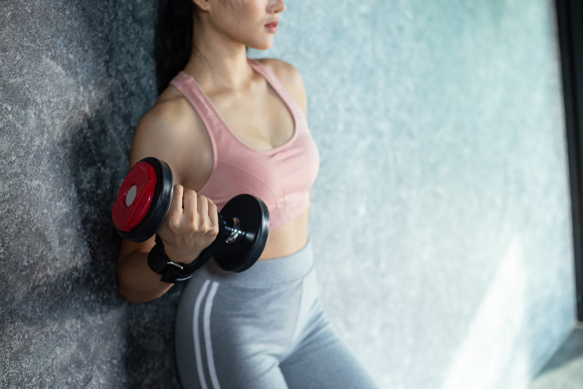 Latihan Core dengan Dumbbell, Ini Tips dan Rekomendasi Gerakannya