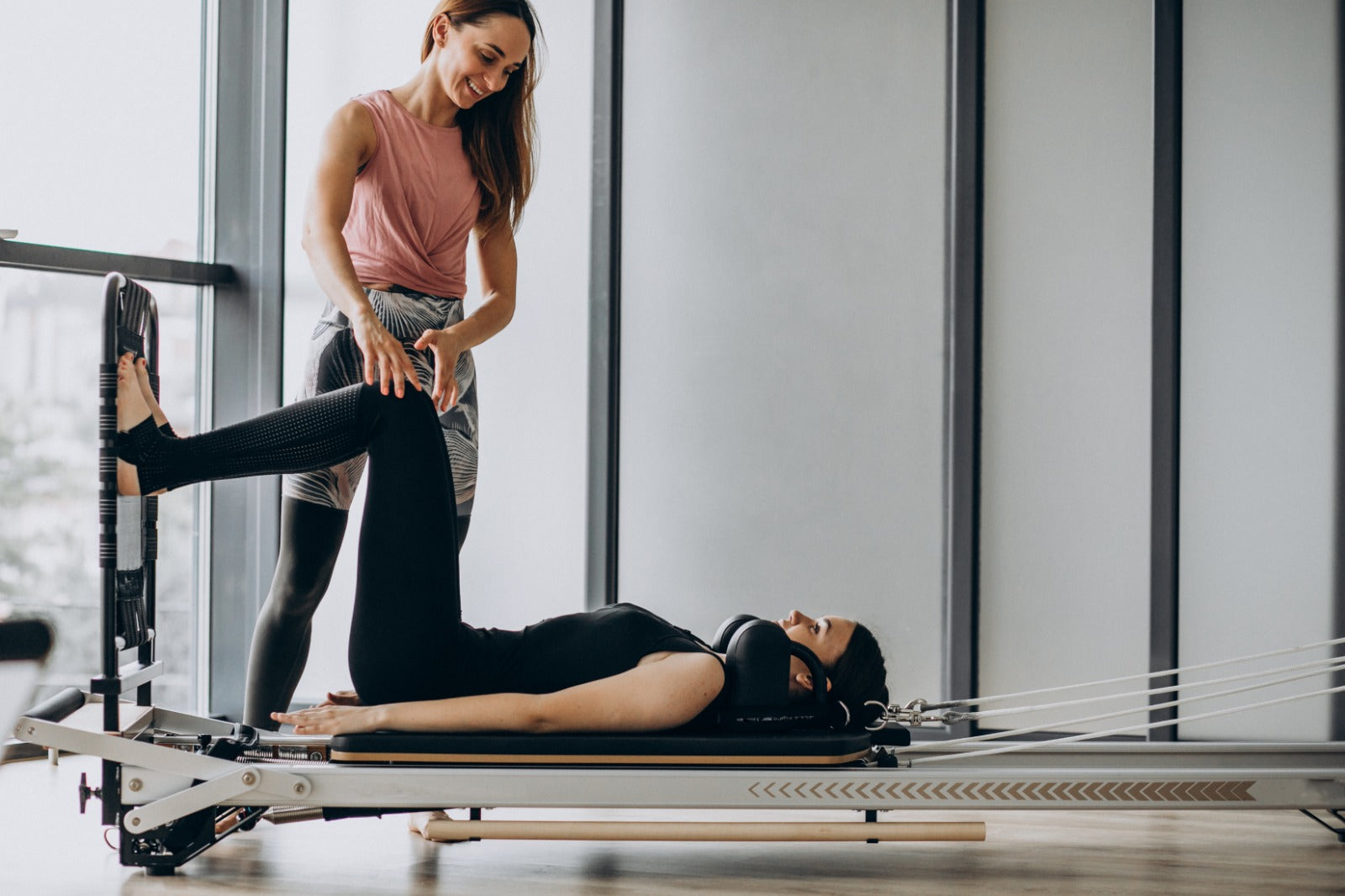 Tips Kencangkan Glutes dan Kaki dengan Latihan Reformer Pilates